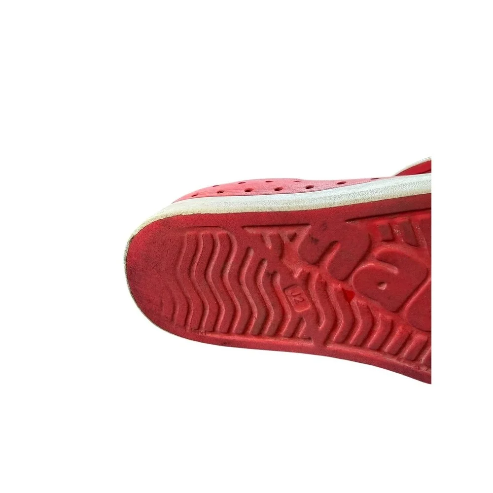 Native Jefferson Boys Girls Unisex youth Size J2 Red play shoes waterproof